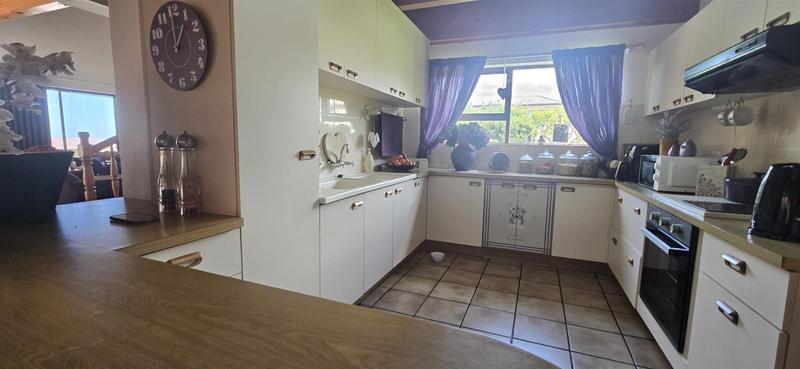 4 Bedroom Property for Sale in Glentana Western Cape